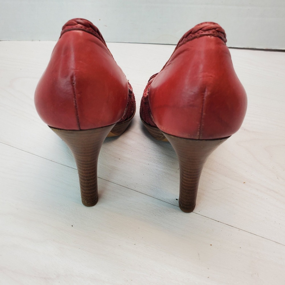 Guess Cherry Red Leather Peep Toe Platform Pumps Laser Cut Heels Womens 7.5M - Picture 7 of 11